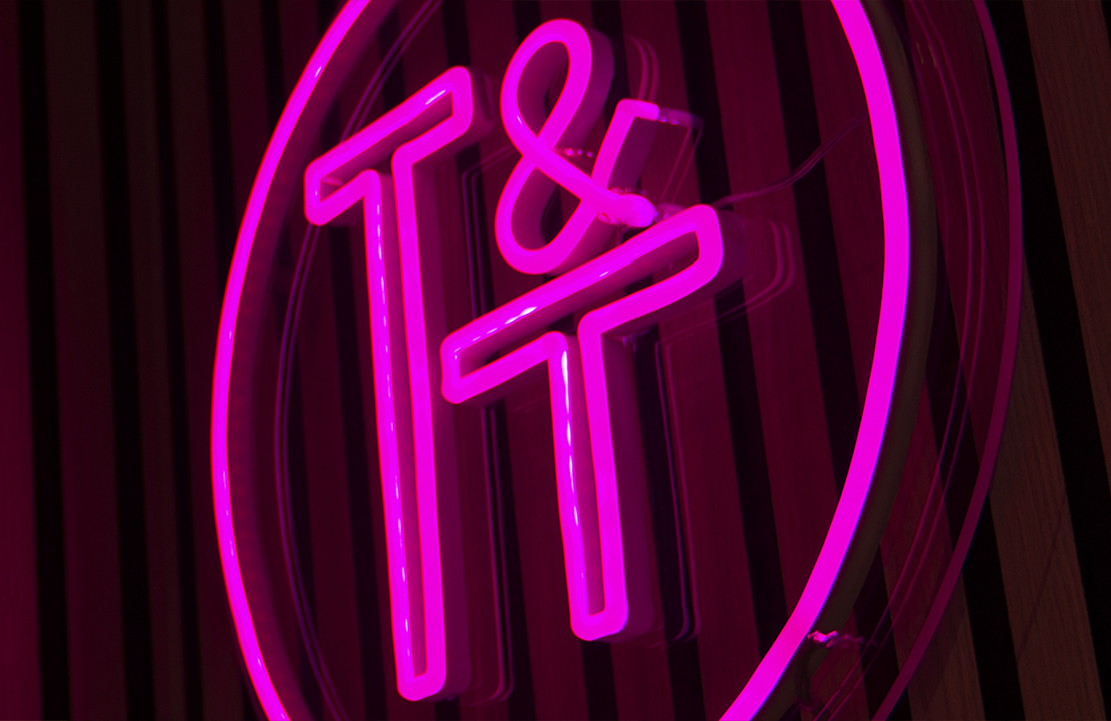 02 T&T logo